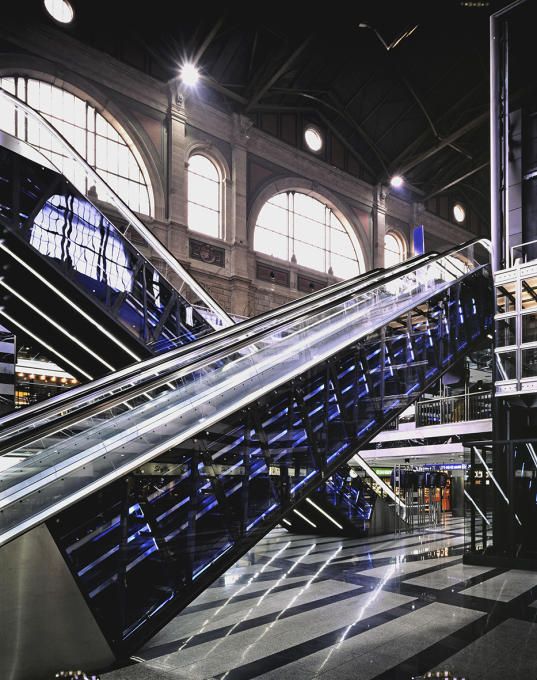 Foto: Trix und Robert Haussmann, Gestaltung S-Bahnhof Museumstrasse, Haupthalle und Passagen Hauptbahnhof Zürich, 1987–1991. Foto: Nick Brändli