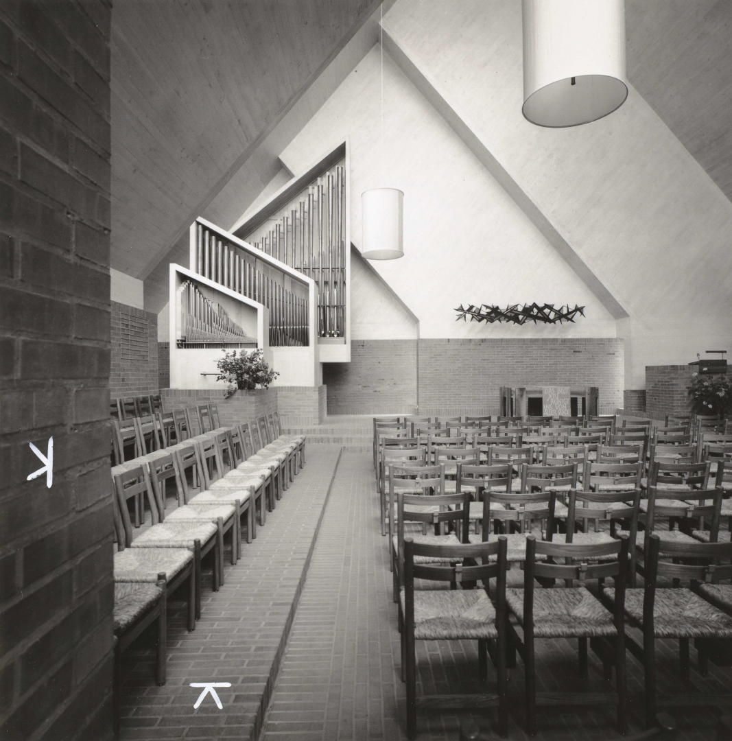 Foto: Ernst Gisel, Evangelisch-reformierte Kirche Effretikon, Innenraum, um 1961. Foto: Max Hellstern