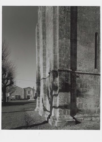 Foto: Kirche in der Saintonge. Foto: Heinrich Helfenstein, um 2006