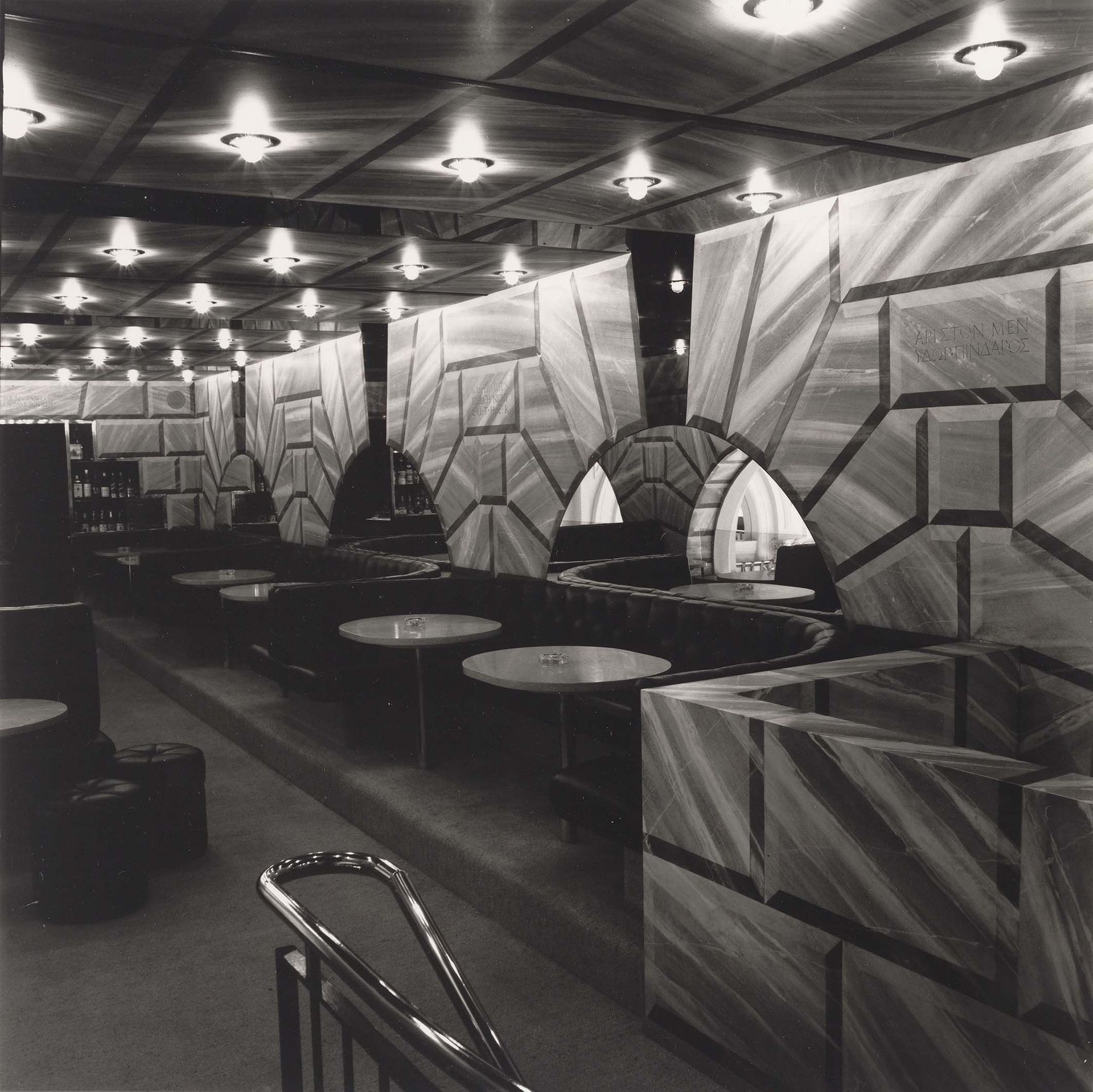 Foto: Trix und Robert Haussmann, Bar Da Capo, Hauptbahnhof Zürich, 1979–1980. Foto: Alfred Hablützel