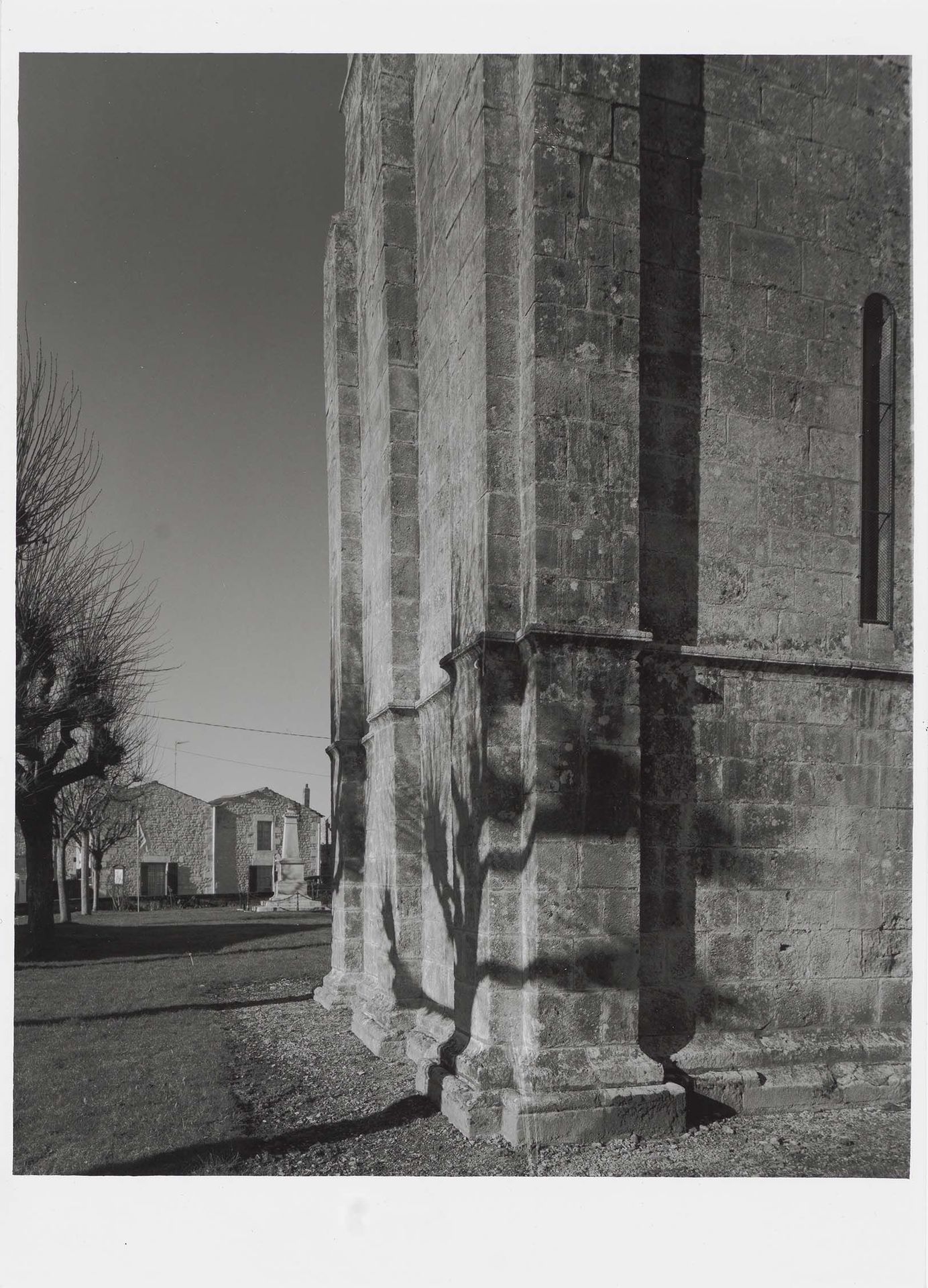 Foto: Kirche in der Saintonge. Foto: Heinrich Helfenstein, um 2006